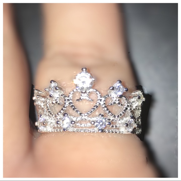 Sterling silver crown ring size 8 - Picture 2 of 3
